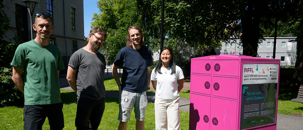 Möt Piffl-teamet – Vi skapar rörelseglädje tillsammans Piffl-teamet står samlat vid en aktivitetsbox i Göteborg en solig sommardag