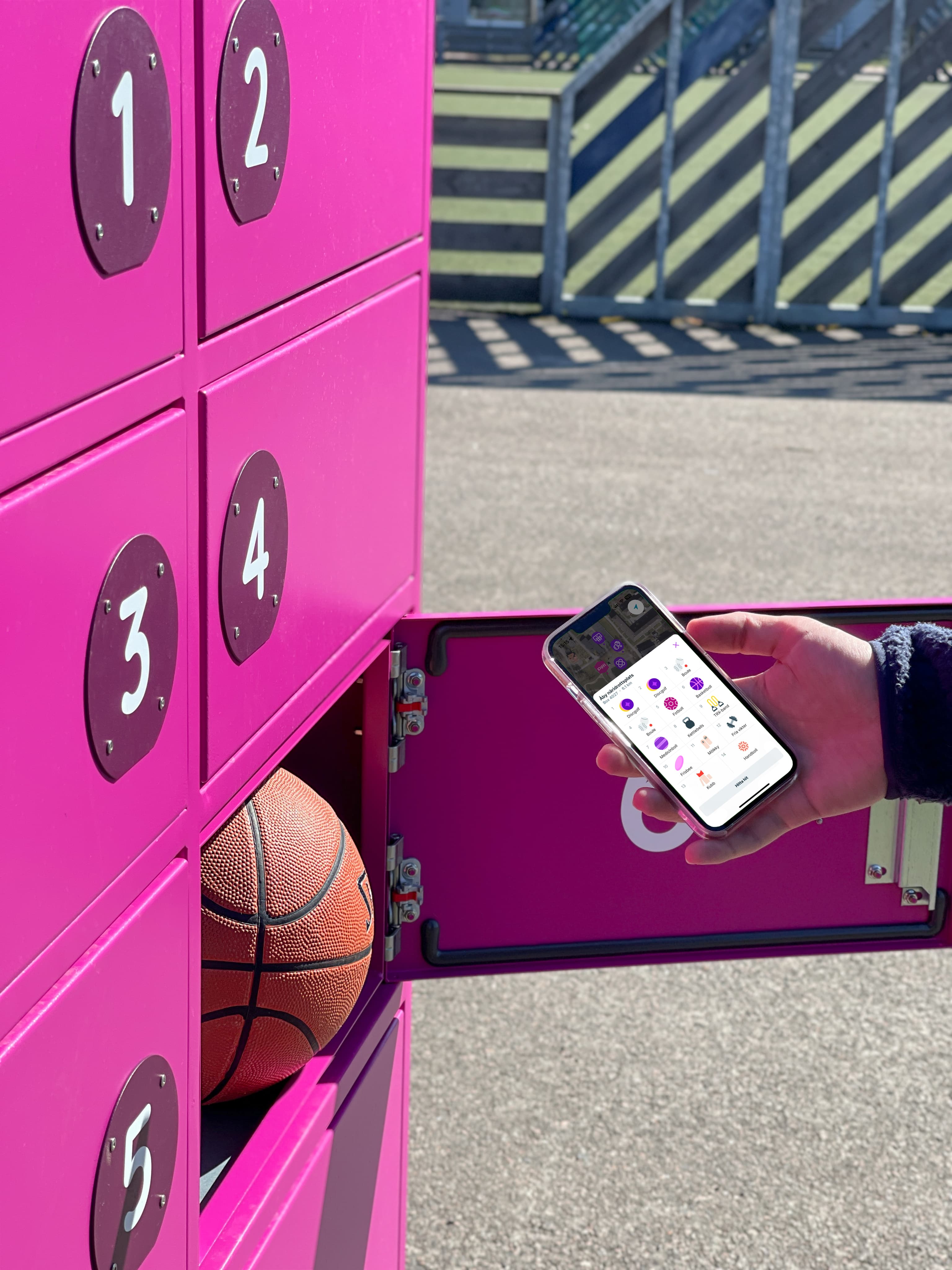 Rent a basketball with Piffl! Piffl user renting a basketball through the Piffl app.